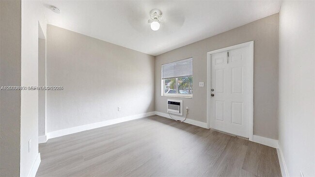 Building Photo - 891 SW 5th St