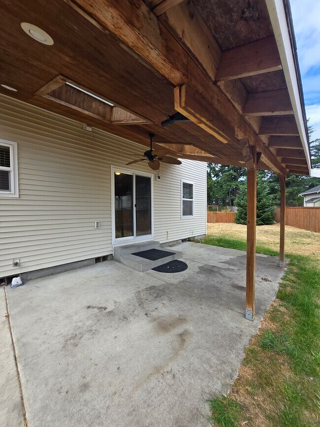 Building Photo - Beautiful 4 Bedroom 2.5 Bath in Rainier