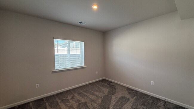 Building Photo - Spotsy Courthouse - Large Ranch Home