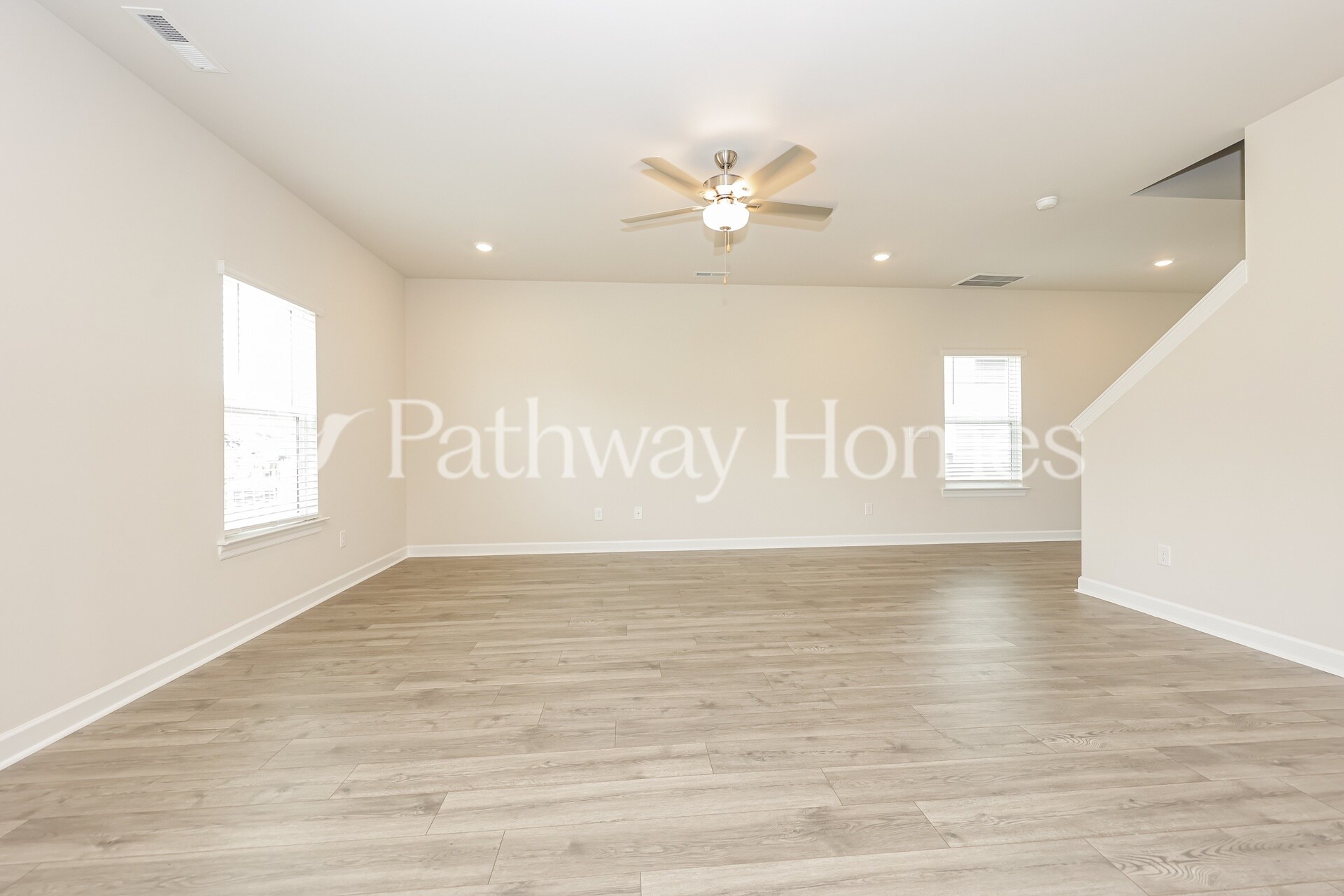 Building Photo - 3440 Quintana Dr