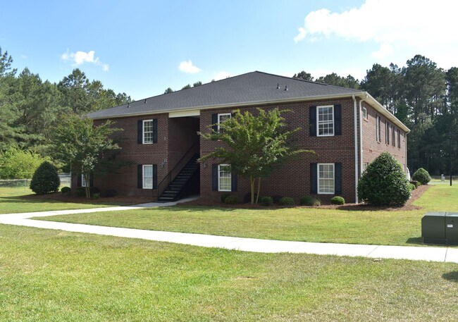 Building Photo - Three bedroom - Three bathroom apartments at University Park in Lillington, NC!
