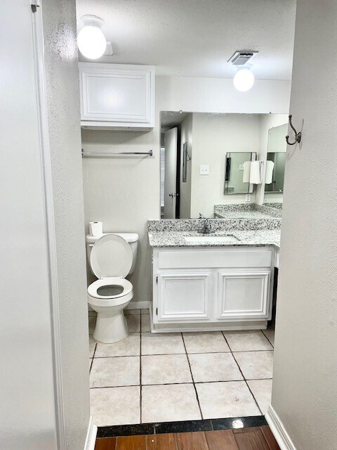 Building Photo - 12200 Overbrook Ln