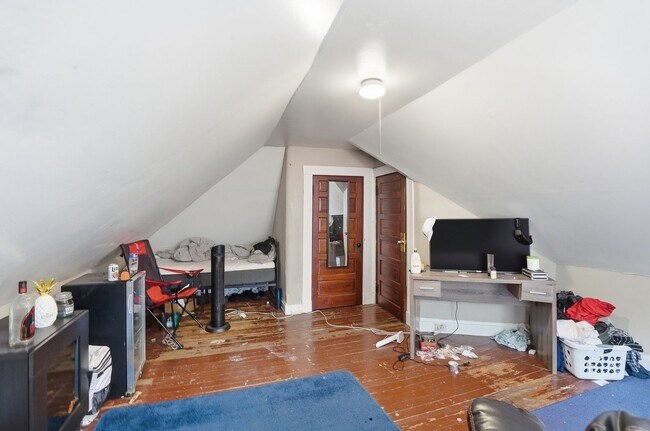 Building Photo - 5 Bedroom Clifton House Available Next to UC Campus