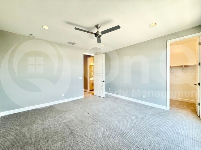 Building Photo - 262 E Lantana Dr