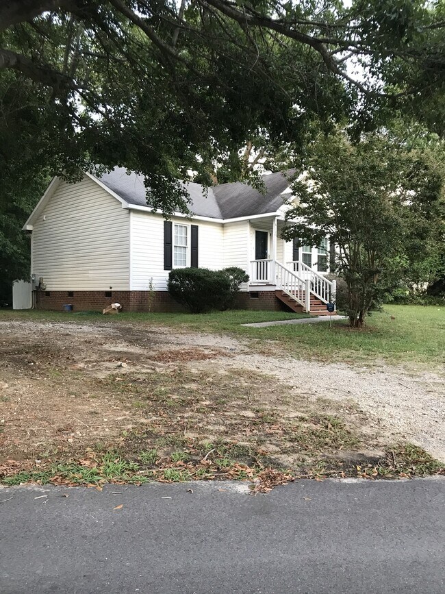 Building Photo - Great Corner Lot Home in Downtown Clayton