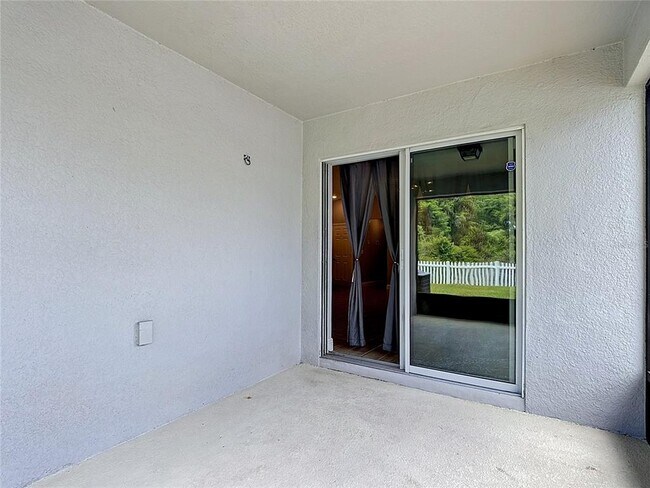 Building Photo - 3040 Lakes Crest Ave