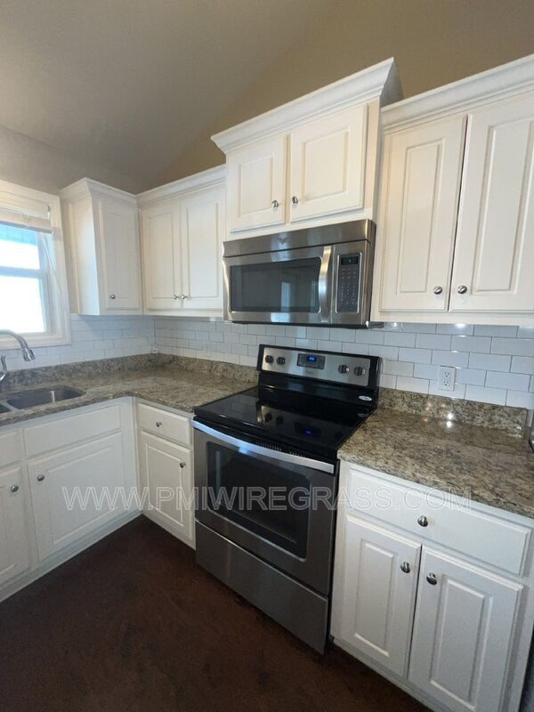 Building Photo - 229 Lace Dr