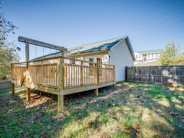 Building Photo - 1121 Faye St