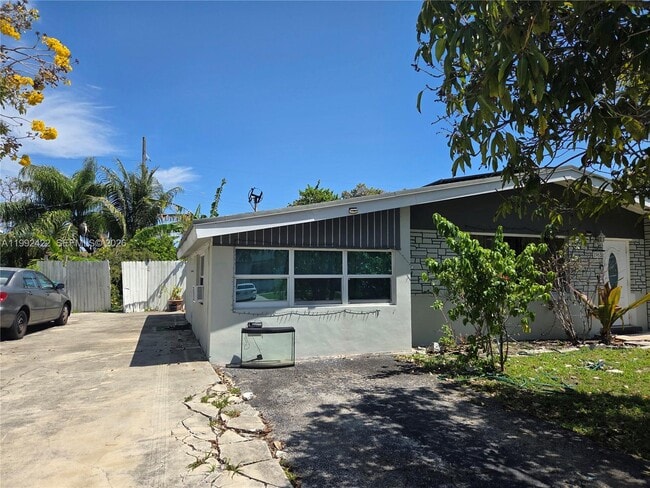 Building Photo - 19631 NE 12th Ct