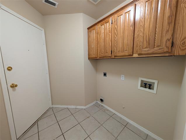 Building Photo - 6000 Arlington Dr