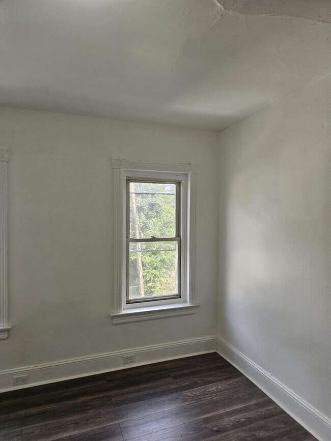 Building Photo - 3 bed 1 bath