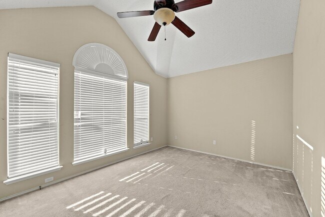 Building Photo - 1226 Rivercrest Dr