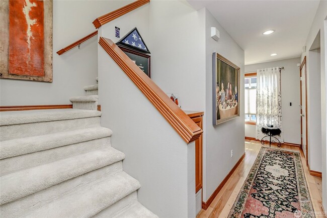 Building Photo - 3Bd/3Ba Seattle House