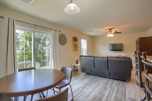 Building Photo - Fully Furnished 3 Bedroom Townhome