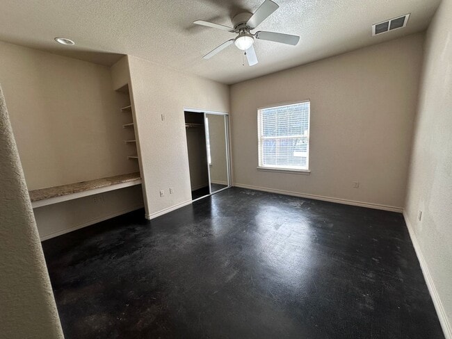 Building Photo - Spacious 4/4 House Near Baylor Campus!