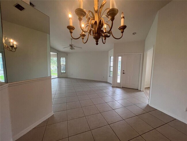 Building Photo - 4396 Fairway Dr