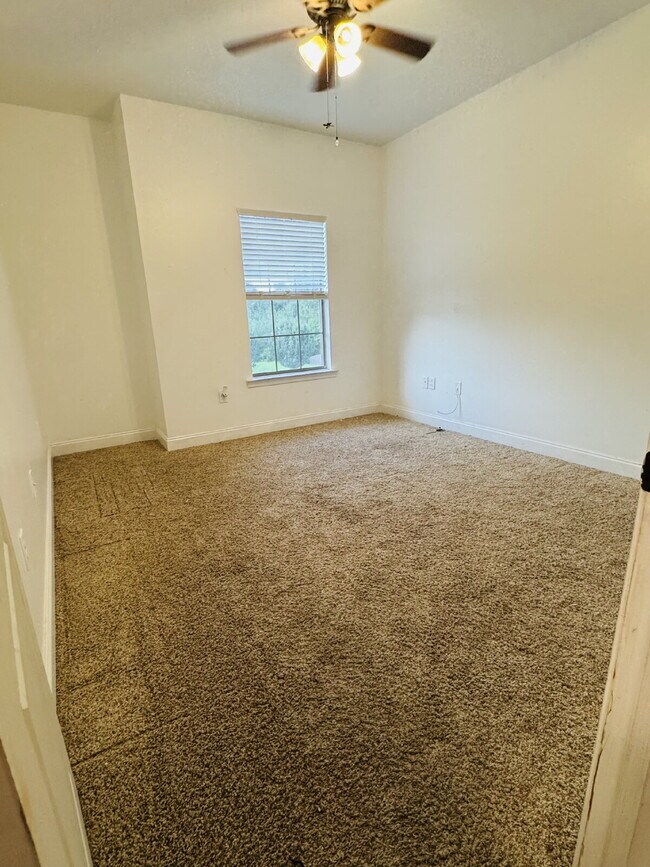 Building Photo - 603 Red Fern Rd