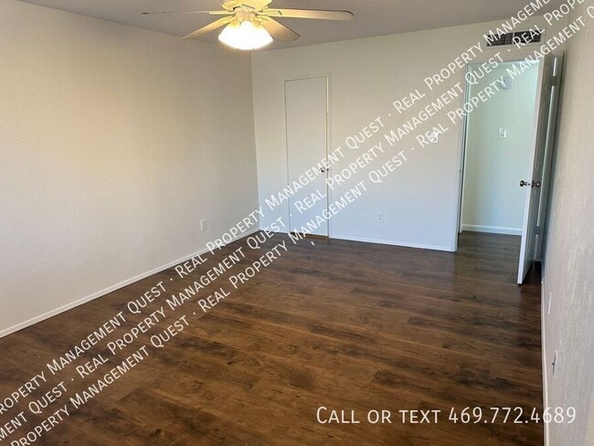 Building Photo - 5105 Sandalwood Ln