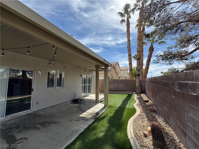 Building Photo - 8645 Emerald Grove Way