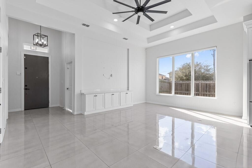 Building Photo - 7401 Hana Dr