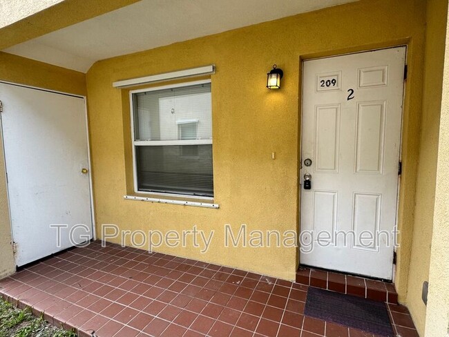 Building Photo - 209 7th St S