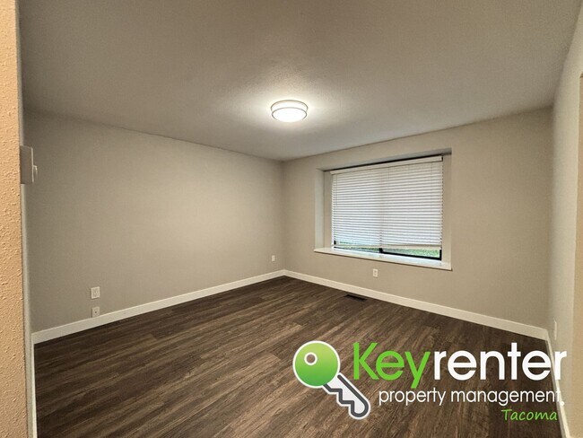 Building Photo - 7920-7922-7922 37th St Ct W