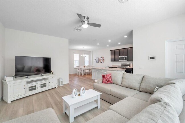 Building Photo - 4966 Avalon Park Blvd