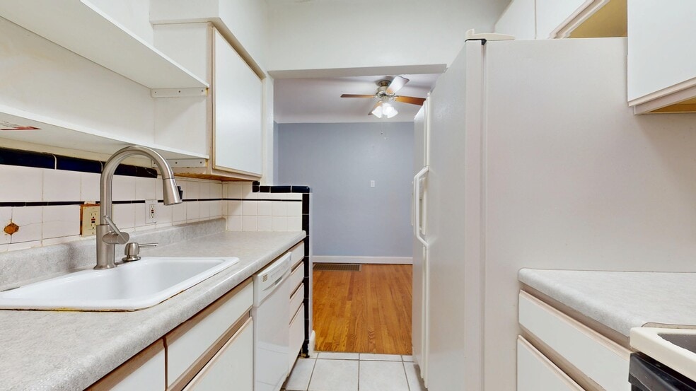 Building Photo - 5816 Mardel Ave