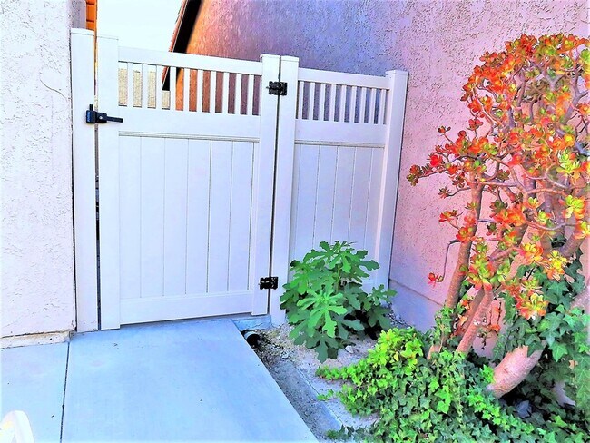 Building Photo - 28506 Barbosa