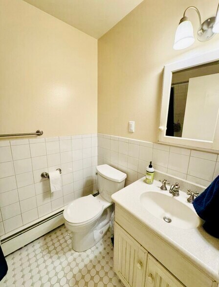Building Photo - 1233 Island Dr