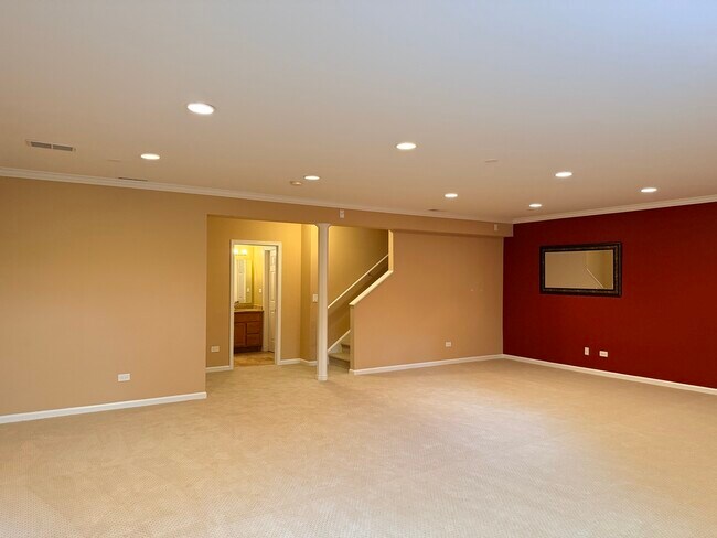 Building Photo - 1873 Crenshaw Cir