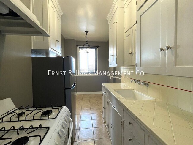 Building Photo - 315 W 3rd St