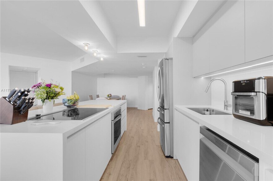 Building Photo - 21055 Yacht Club Dr