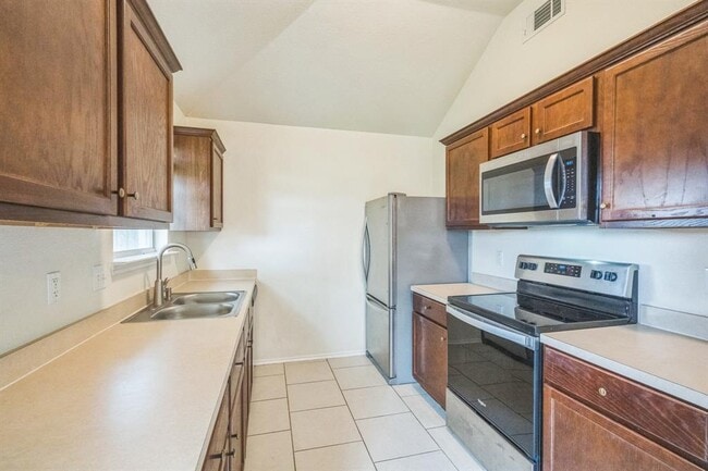 Building Photo - 224 Amber Ln