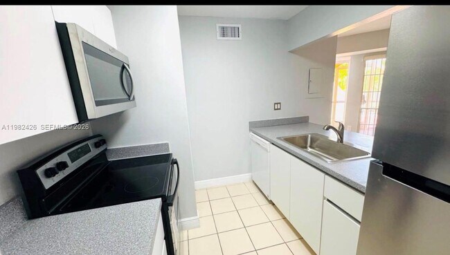 Building Photo - 15635 SW 74th Cir Dr