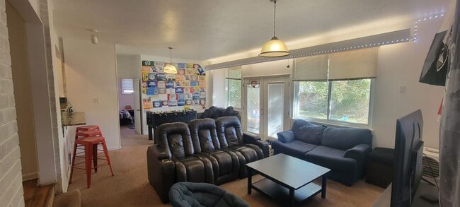 Building Photo - Aug. 2026 Pre-Lease Spacious 5-Bedroom Hom...