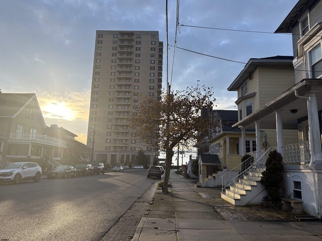 Building Photo - 18 S Oakland Ave