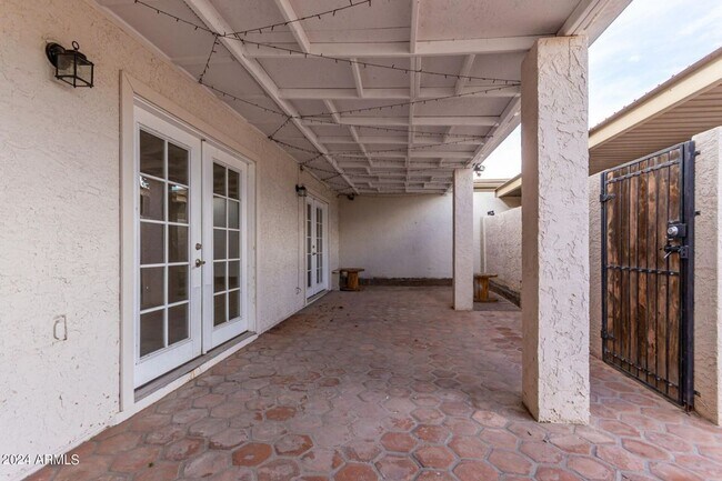 Building Photo - Beautiful townhome in Scottsdale!