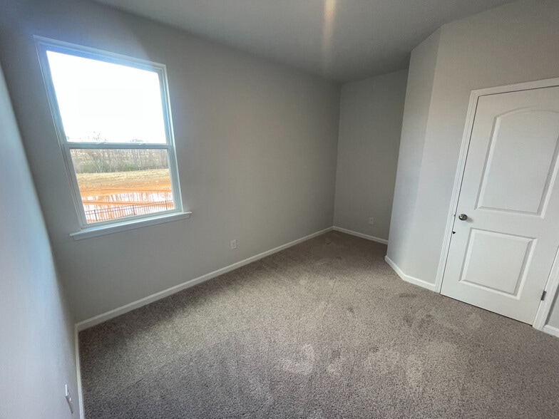 Building Photo - Room in House on Lavender Meadows Ct
