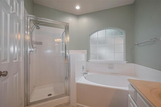 Building Photo - 2310 Plateau Ct