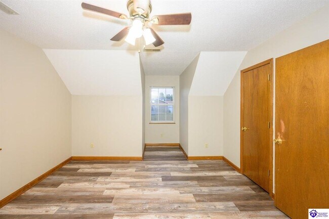 Building Photo - 2001 Oak Meadow Dr