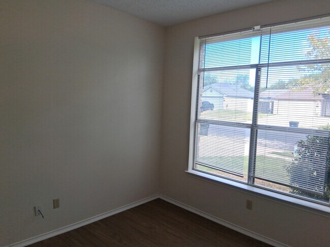 Building Photo - 5002 Morning Glen Ln