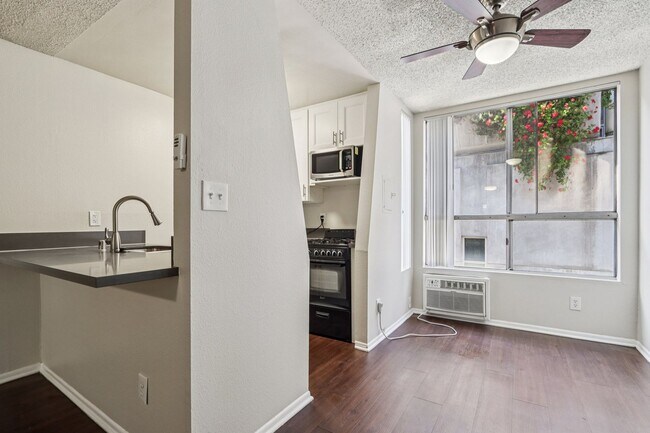 Interior Photo - 641 Gayley Ave