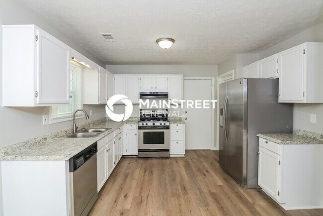 Building Photo - 3 Bedroom Pet-Friendly Home in Kennesaw, GA with Main Street Renewal