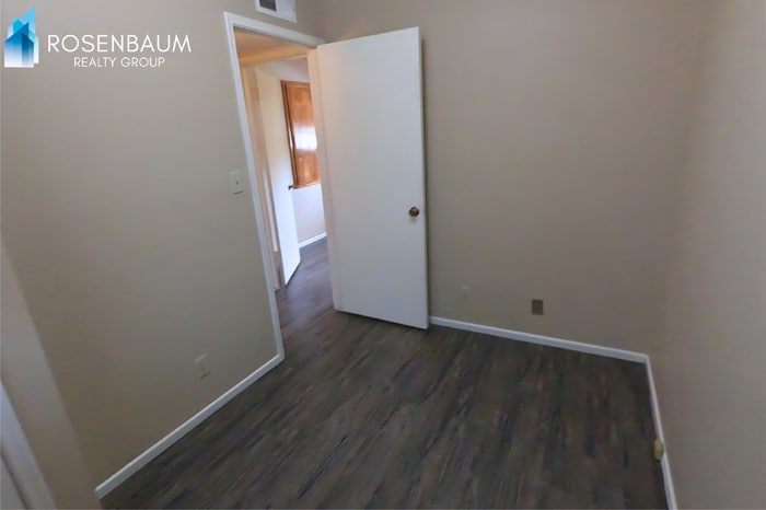 Building Photo - 905 S Ash Ave