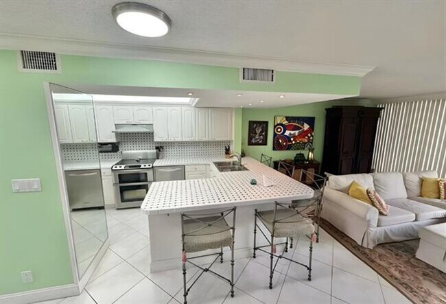 Building Photo - 2910 SW 87th Terrace
