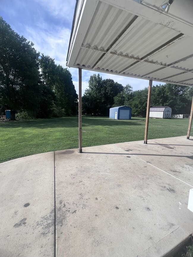 Building Photo - 2548 Park Rd Ext