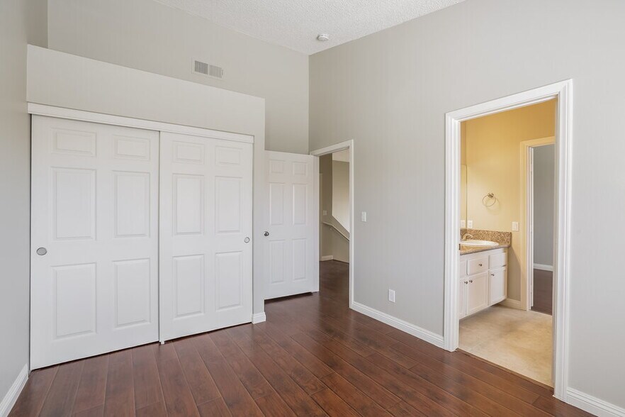 Building Photo - 7217 Chesterton Dr