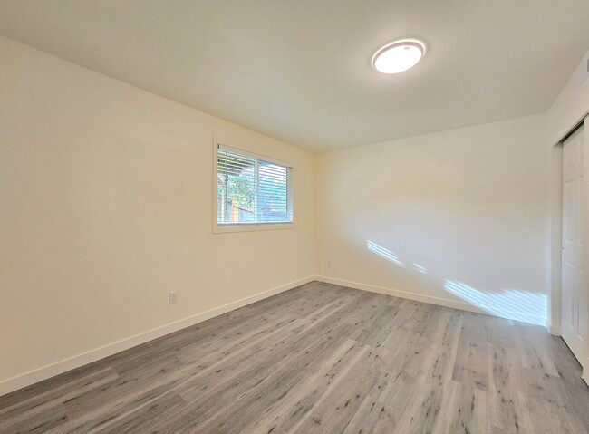 Building Photo - Arlington - Updated Home with 4 Bedroom + ...