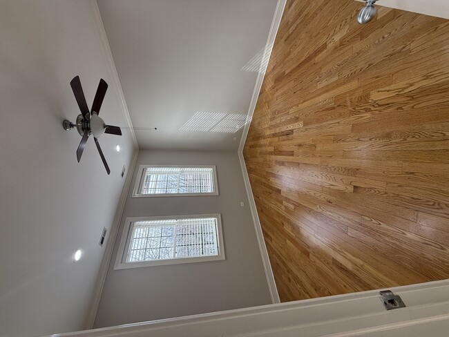 Building Photo - 2338 W Morse Ave